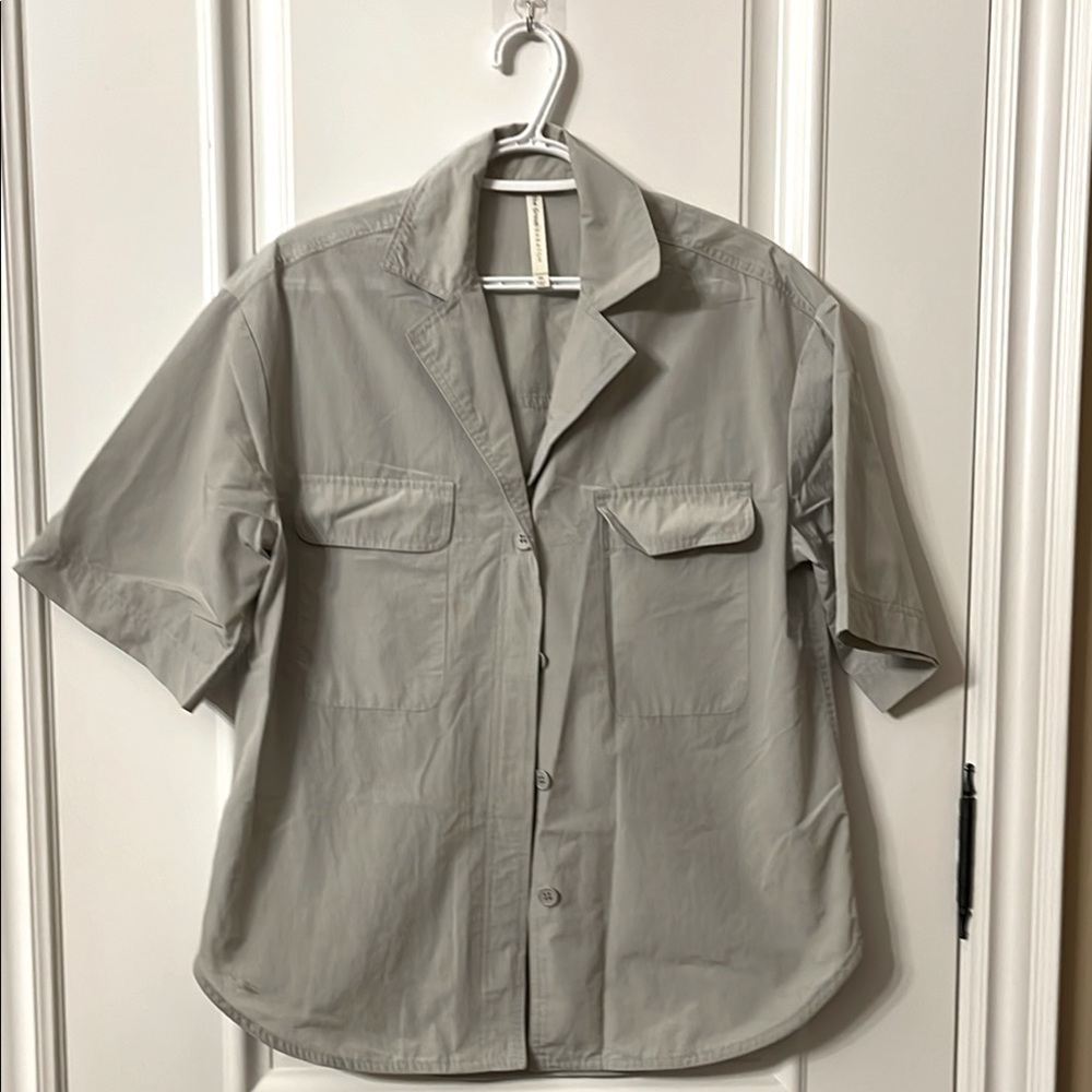 Woman’s Gray Short Sleeve Button-Up Shirt